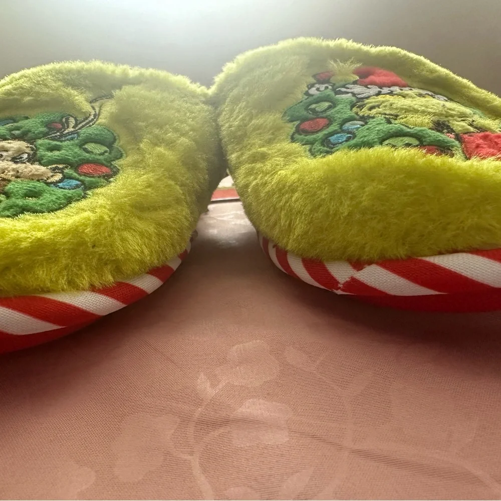 🆕The Grinch Kids Slippers